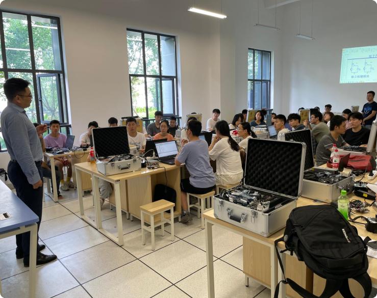 合作高校教學現(xiàn)場Collaborative university teaching site